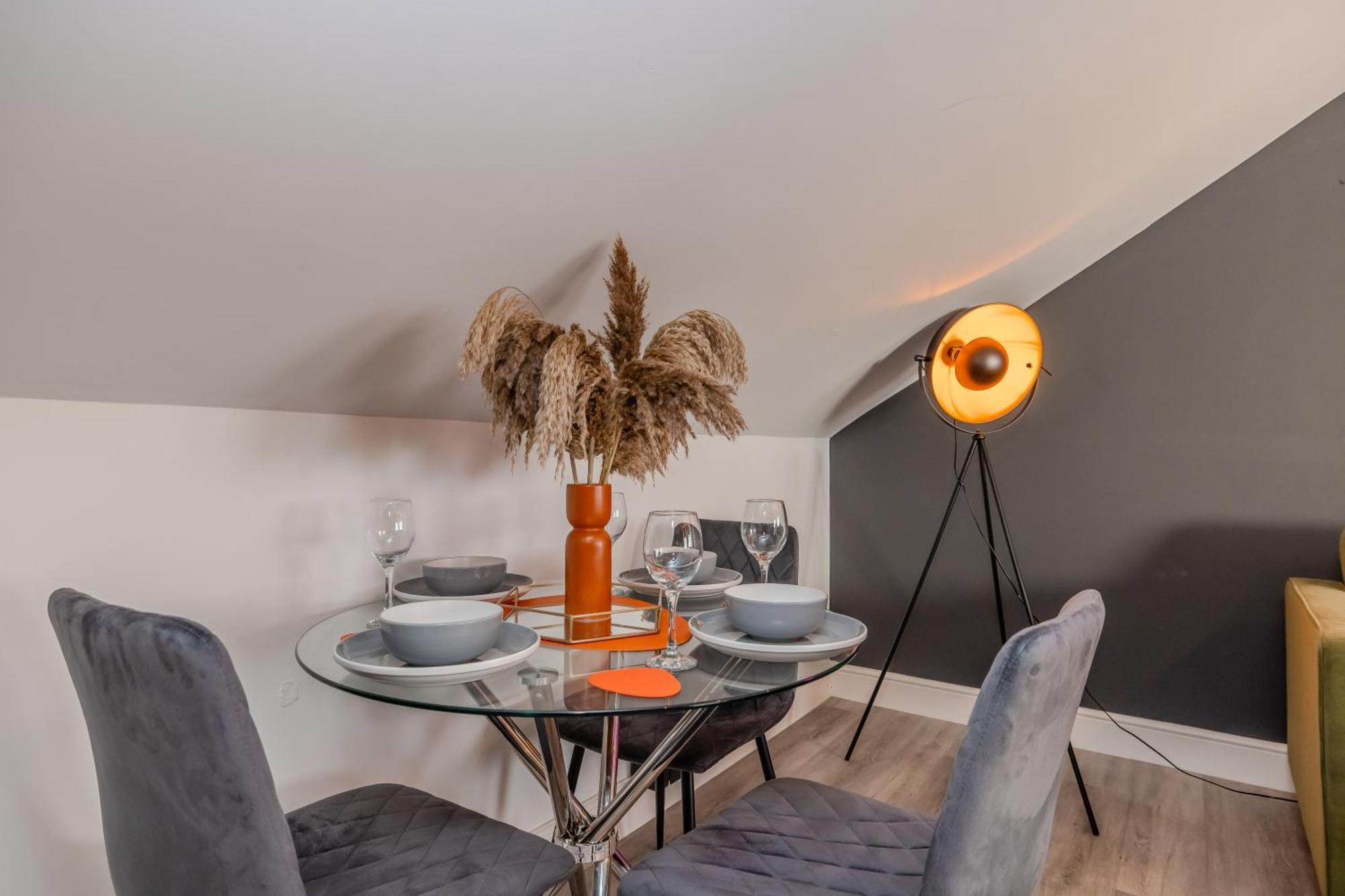 Luxe City Living L 2-Bedroom Flat With Free Parking 브라이턴 외부 사진